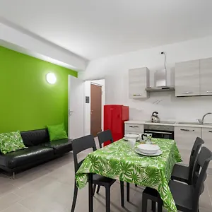 https://appartamento-staurenghi-flora-solo-affitti-brevi.it-lombardy.com
